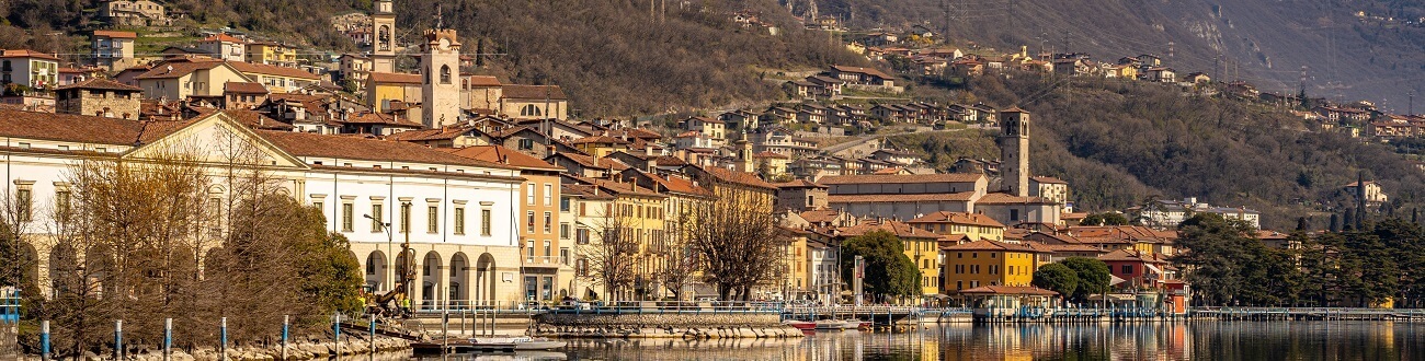 Lovere, la bellezza si specchia nel lago (foto: Claudio Tonsi)