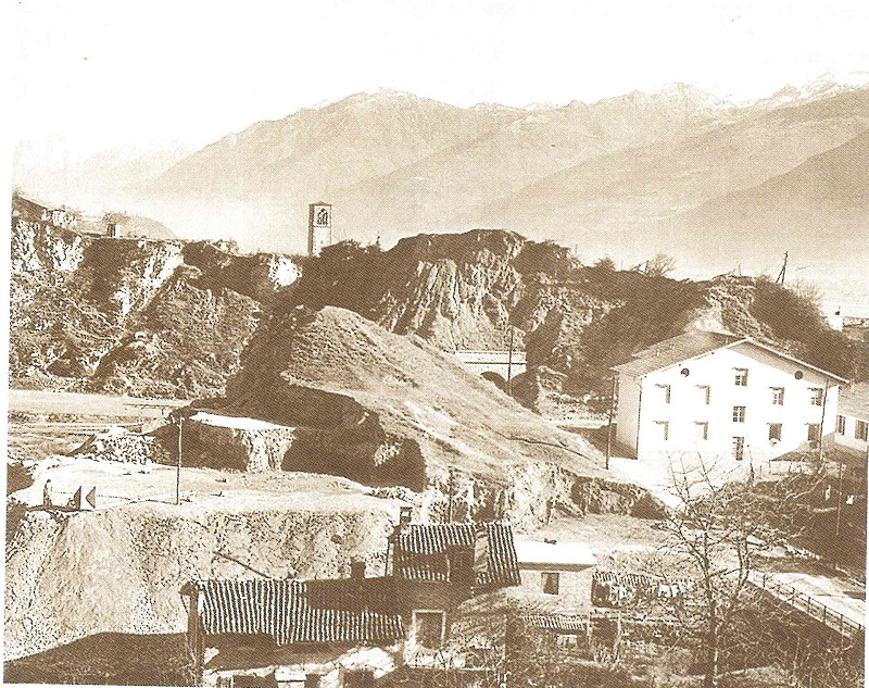 Il sito su cui si ergeva il Castello Nuovo ormai irrimediabilmente perso con l'avanzare della cava - Archivio fotografico Demetrio Oberti Il sito su cui si ergeva il Castello Nuovo ormai irrimediabilmente perso con l'avanzare della cava - Archivio fotografico Demetrio Oberti