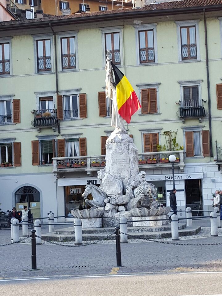 Lovere ricorda le vittime degli attentati terroristici di Bruxelles