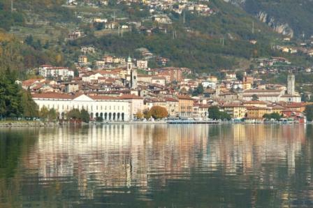 veduta di Lovere dal lago premiata e rielaborata dai grafici dell'Istituto Poligrafico e Zecca dello Stato - foto: Gianluigi Bonomelli