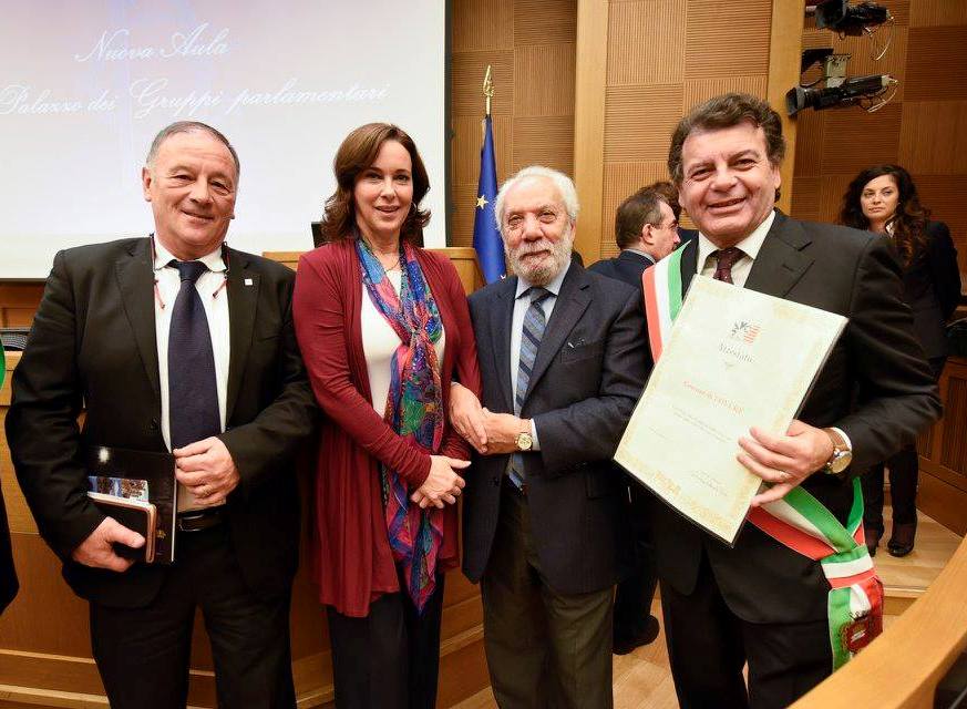 nella foto, da sinistra, Fiorello Primi, Clarissa Burt, Umberto Forte, Giovanni Guizzetti (Sindaco di Lovere) - foto tratta dalla pagina Facebook della Fondazione ''Italia Usa''